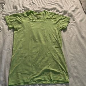 Lemon lime swiftly tech Lululemon short, size 8